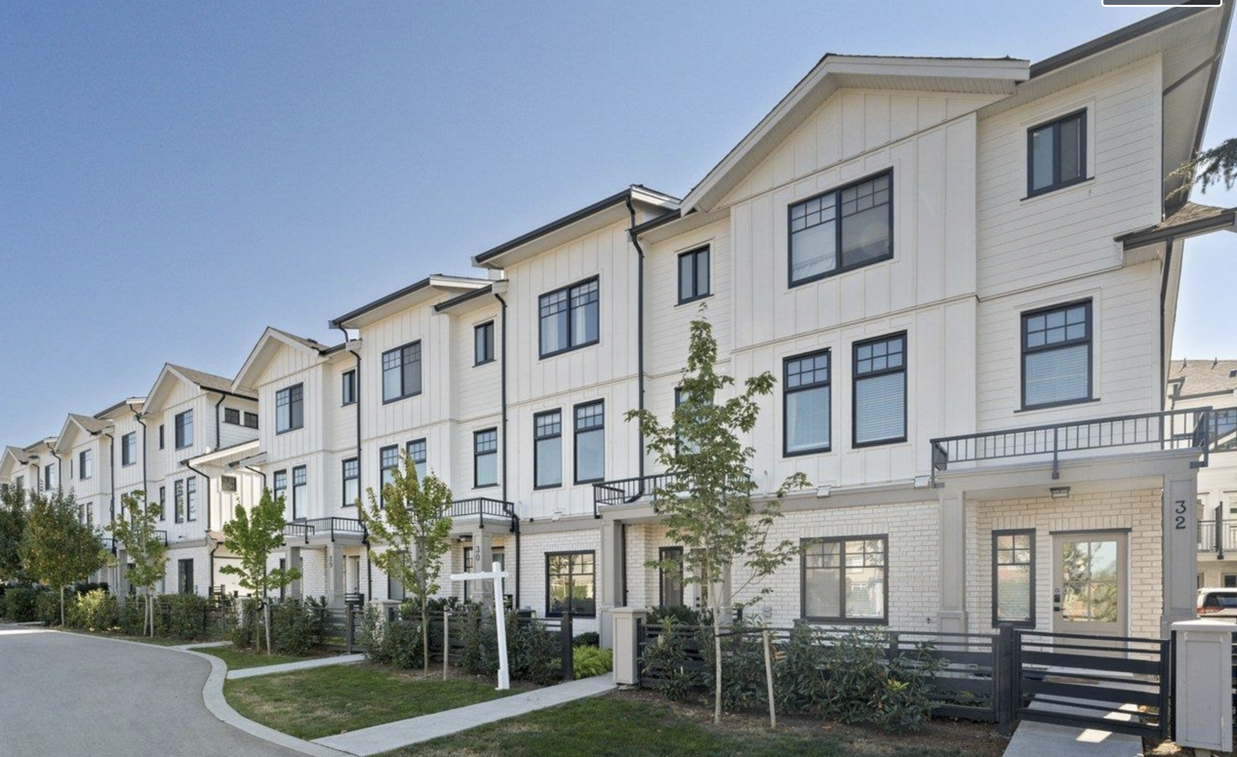 Modern siding and exterior cladding by Marvelous Construction in Surrey BC
